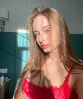 💋💞 Страстная и чувственная, я создам атмосферу полного расслабления и наслаждения.
Мои услуги включают классический секс, минет, эротический массаж и многое другое - всё, чтобы доставить тебе незабываемый опыт. 😍💦
Буду рада встрече с щедрым и ухоженным джентльменом. Звони и не пожалеешь! 📞💕
Отзывы о моей работе говорят сами за себя - мои клиенты всегда возвращаются к моим нежным объятиям. 💌🥰
Посмотри мои фото в профиле, и ты поймешь, что ты не сможешь устоять перед моими прелестями. 😉💃
Жду встречи с тобой в Москве, чтобы воплотить в реальность все твои самые сокровенные фантазии. 🌟✨ Валюша